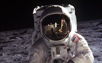 Plots stond ik naast Neil Armstrong op de maan.